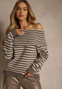 Renee - Jasnobrązowy Pasiasty Sweter z Domieszką Wełny i Wiskozy z Odkrytymi Ramionami Nelevia. Okazja: na co dzień. Kolor: brązowy. Materiał: wełna, wiskoza. Styl: klasyczny, casual, elegancki #1