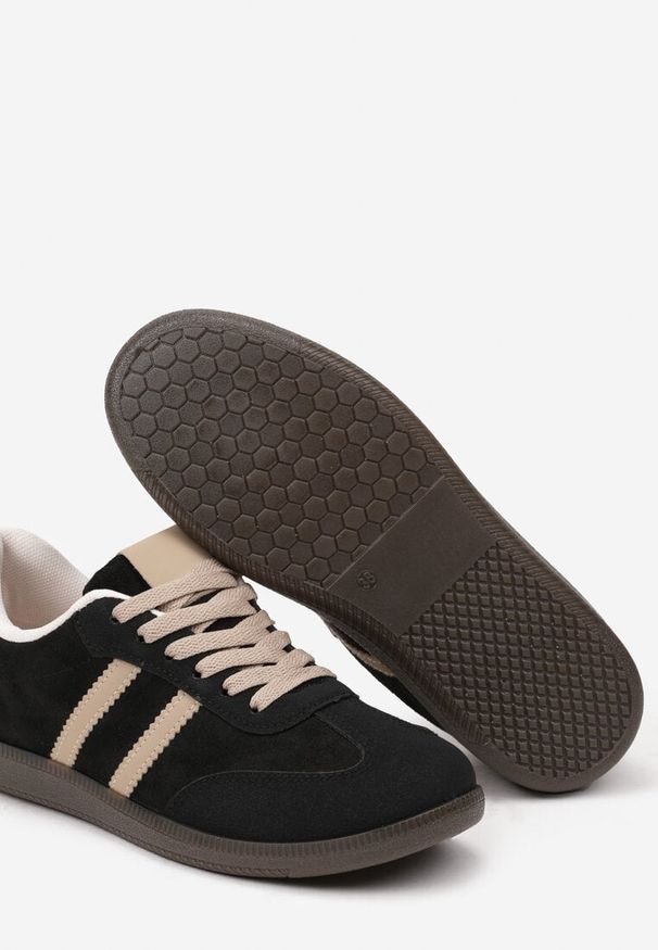 Renee - Czarne Casualowe Sneakersy z Ekozamszu na Płaskiej Podeszwie Pemeriana. Okazja: na co dzień. Nosek buta: okrągły. Zapięcie: sznurówki. Kolor: czarny. Materiał: jeans. Wzór: aplikacja. Obcas: na płaskiej podeszwie