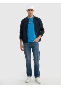 Big-Star - Koszulka męska z nadrukiem niebieska Relef 401. Okazja: na co dzień. Kolor: niebieski. Materiał: jeans, dzianina, skóra. Wzór: nadruk. Styl: casual, klasyczny, wakacyjny