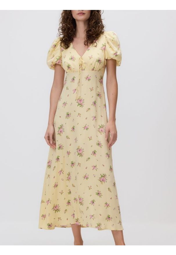 Reserved - Sukienka w kwiaty - jasnożółty. Kolor: żółty. Materiał: tkanina, wiskoza. Wzór: kwiaty. Typ sukienki: proste