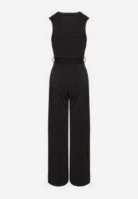 Born2be - Czarny Kopertowy Kombinezon z Wiskozą Wiązany Materiałowym Paskiem Iadela. Kolor: czarny. Materiał: materiał, wiskoza. Sezon: lato. Styl: elegancki #5