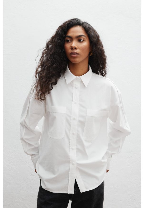 Marsala - Koszula o prostym kroju w kolorze WHITE CREAM - SNOFFI. Materiał: bawełna, tkanina. Wzór: aplikacja. Styl: elegancki, klasyczny