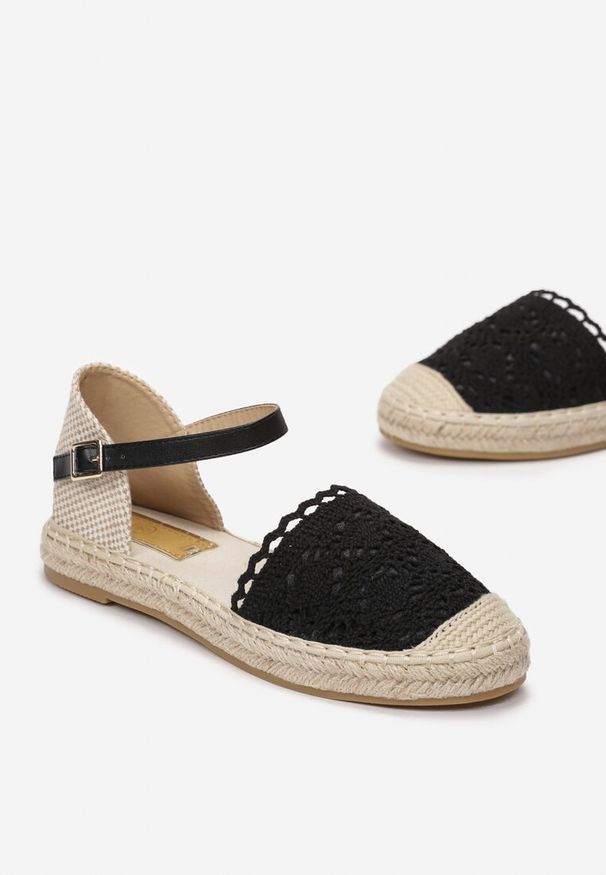 Renee - Czarne Espadryle Maiseis. Nosek buta: okrągły. Zapięcie: klamry. Kolor: czarny. Materiał: materiał, len, koronka. Szerokość cholewki: normalna. Wzór: koronka. Sezon: lato. Obcas: na płaskiej podeszwie