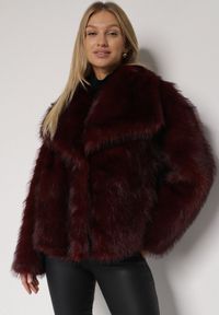 Born2be - Bordowa Kurtka Futerko z Szerokim Kołnierzem Vertilira. Okazja: na co dzień. Kolor: czerwony. Materiał: futro. Styl: wizytowy, casual, elegancki #1