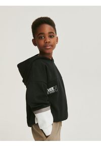 Reserved - Bluza oversize z kapturem - czarny. Typ kołnierza: kaptur. Kolor: czarny. Materiał: bawełna, dzianina