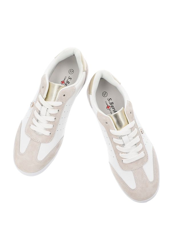 Sneakersy damskie S.Barski, sportowe ze skóry naturalnej wstawki zamszowe perforowana cholewka sznurowane lekka podeszwa casual, białe, LR61-7091. Okazja: na co dzień. Zapięcie: sznurówki. Kolor: biały. Materiał: zamsz, skóra. Szerokość cholewki: normalna. Sport: turystyka piesza