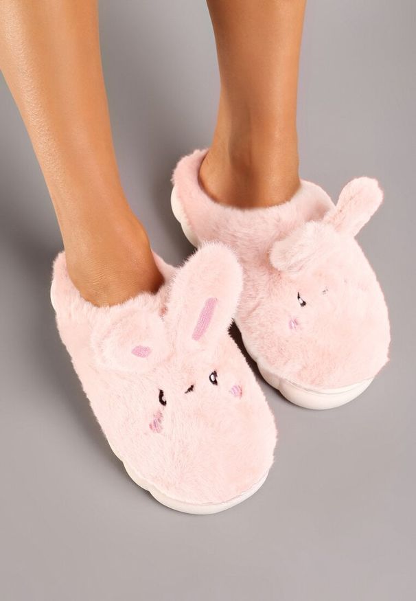Renee - Różowe Futrzane Kapcie Vices na Platformie z Tłoczeniem w Stylu Królika Adarevia. Okazja: do domu. Kolor: różowy. Materiał: futro. Wzór: aplikacja. Obcas: na platformie
