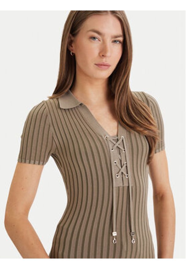 Guess Sweter W6GR09 Z0590 Zielony Regular Fit. Kolor: zielony. Materiał: wiskoza