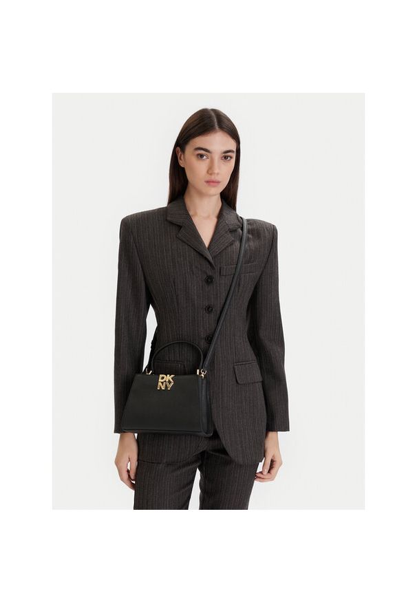 Torebka DKNY. Kolor: czarny