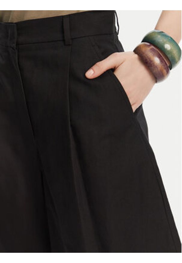 Weekend Max Mara Bermudy Ecuba 2515141032 Czarny Regular Fit. Kolor: czarny. Materiał: bawełna