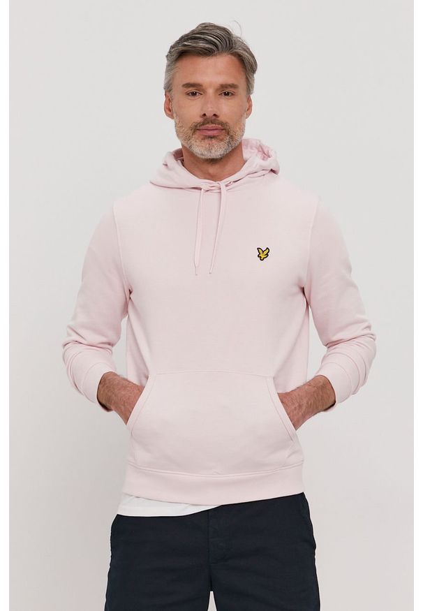 Lyle & Scott - Bluza bawełniana. Okazja: na co dzień. Typ kołnierza: kaptur. Kolor: różowy. Materiał: bawełna. Wzór: gładki, aplikacja. Styl: casual