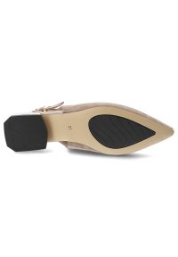 Czółenka damskie S.Barski, cholewka ze skóry naturalnej zamszowej elegancki fason slingback, beżowe, CR61-3050. Zapięcie: klamry. Kolor: beżowy. Materiał: skóra, zamsz. Szerokość cholewki: normalna. Obcas: na obcasie. Styl: elegancki. Wysokość obcasa: średni #2