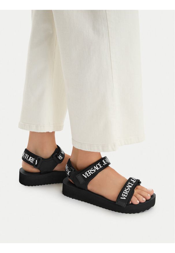 Versace Jeans Couture Sandały 80VA3SX4 ZS630 Czarny. Kolor: czarny. Materiał: syntetyk