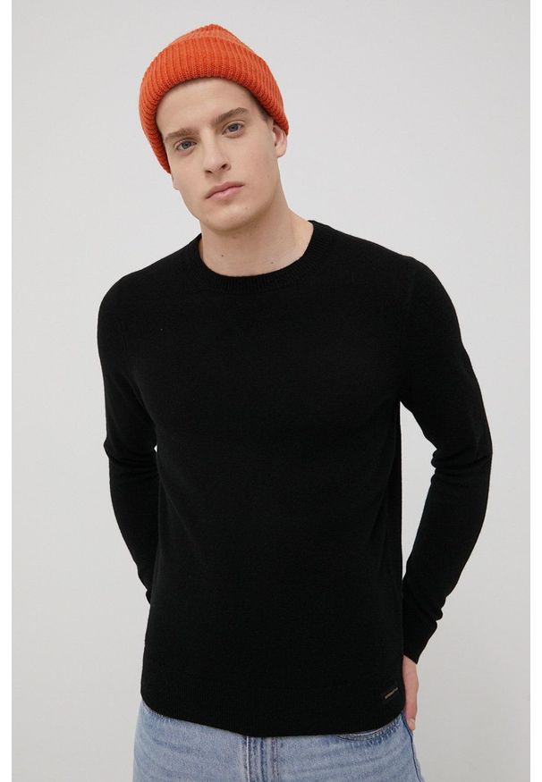 Superdry sweter wełniany męski kolor czarny lekki. Okazja: na co dzień. Kolor: czarny. Materiał: wełna. Długość rękawa: długi rękaw. Długość: długie. Styl: casual