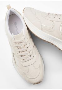 bonprix - Sneakersy z metalicznymi detalami. Kolor: beżowy #2