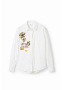 Desigual koszula bawełniana damska kolor biały regular z kołnierzykiem klasycznym. Typ kołnierza: kołnierzyk klasyczny. Kolor: biały. Materiał: bawełna. Wzór: aplikacja. Styl: klasyczny #3