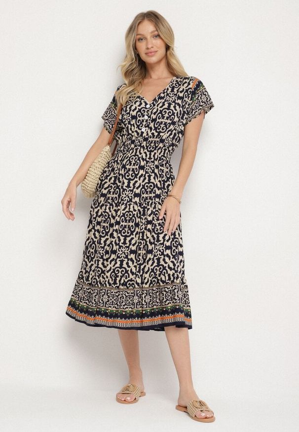 Born2be - Granatowa Bawełniana Sukienka z Guzikami i Ornamentnym Wzorem Zisselle. Kolor: niebieski. Materiał: bawełna