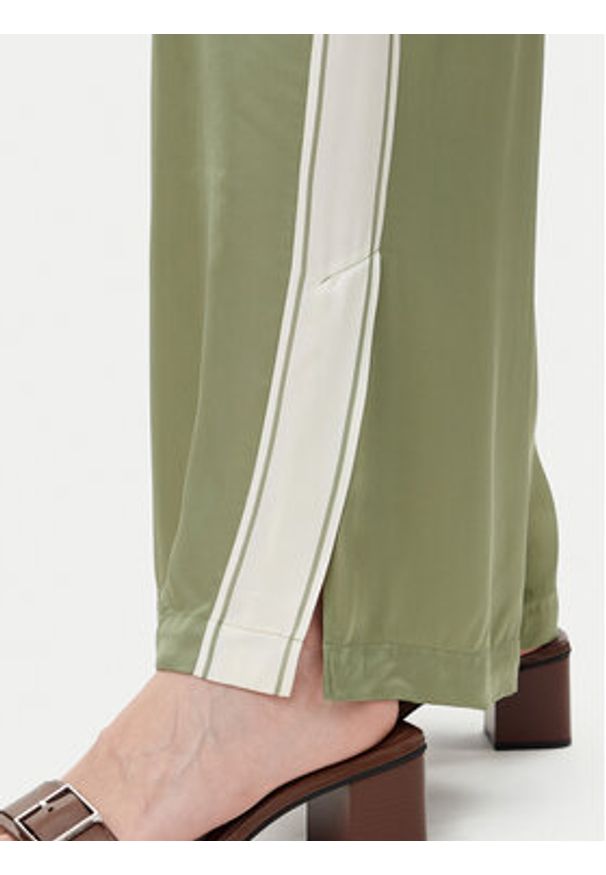 Karl Lagerfeld - KARL LAGERFELD Spodnie materiałowe A2W10118 Zielony Relaxed Fit. Kolor: zielony. Materiał: wiskoza