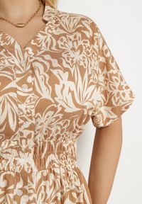 Born2be - Beżowa Sukienka Wiskozowa w Kwiaty Rozkloszowana Efrisa. Okazja: na co dzień. Typ kołnierza: dekolt w kształcie V. Kolor: beżowy. Wzór: kwiaty. Typ sukienki: rozkloszowane. Materiał: wiskoza. Długość rękawa: krótki rękaw. Sezon: lato. Styl: casual, elegancki #7