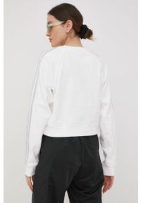 adidas Originals bluza bawełniana Adicolor HF7531 damska kolor biały z aplikacją. Kolor: biały. Materiał: bawełna. Długość rękawa: raglanowy rękaw. Wzór: aplikacja #3