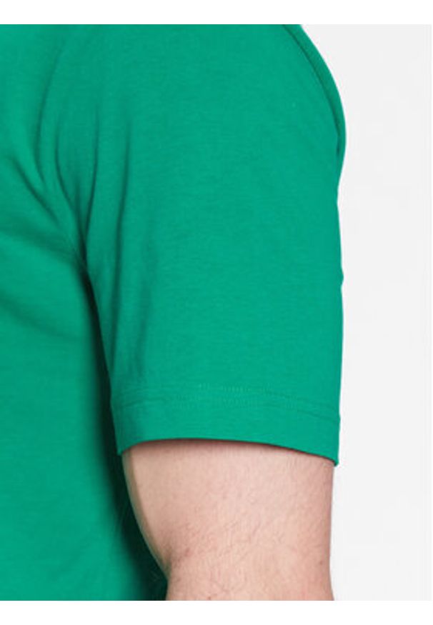 United Colors of Benetton - United Colors Of Benetton T-Shirt 3096U105L Zielony Regular Fit. Kolor: zielony. Materiał: bawełna