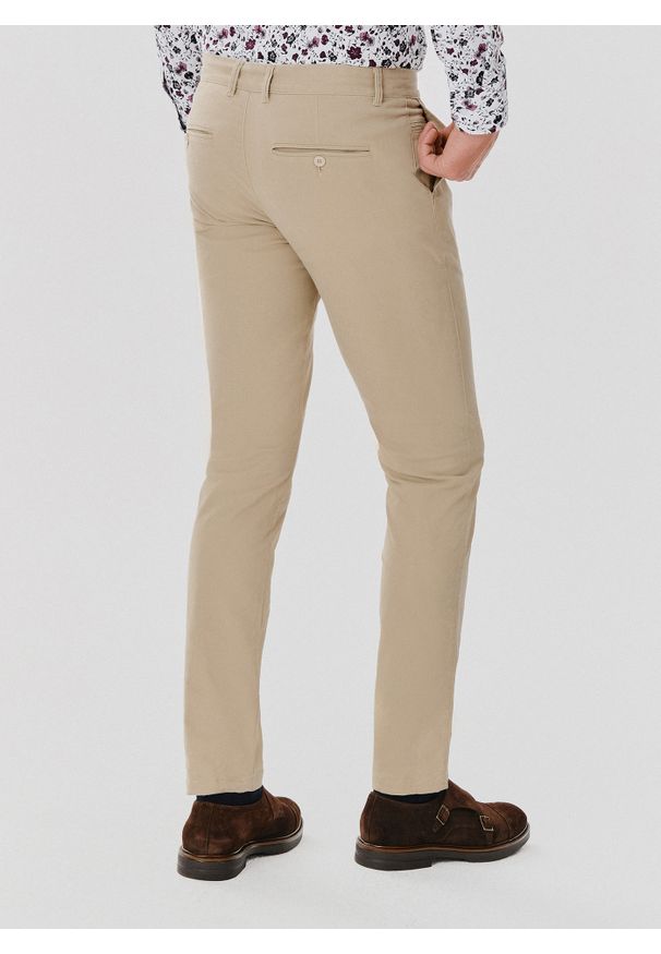 Pako Lorente - PAKO LORENTE – Gładkie spodnie męskie w kolorze beżowym. Kolor: beżowy. Materiał: elastan, bawełna. Wzór: gładki. Styl: klasyczny