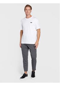 Calvin Klein T-Shirt K10K110669 Biały Regular Fit. Kolor: biały. Materiał: bawełna