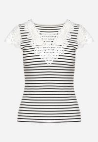 Born2be - Biało-Czarny Bawełniany T-shirt z Prążkowanej Dzianiny Ozdobiony Koronką Liasilo. Kolor: biały. Materiał: bawełna, dzianina, prążkowany, koronka. Wzór: aplikacja, koronka. Sezon: lato #5