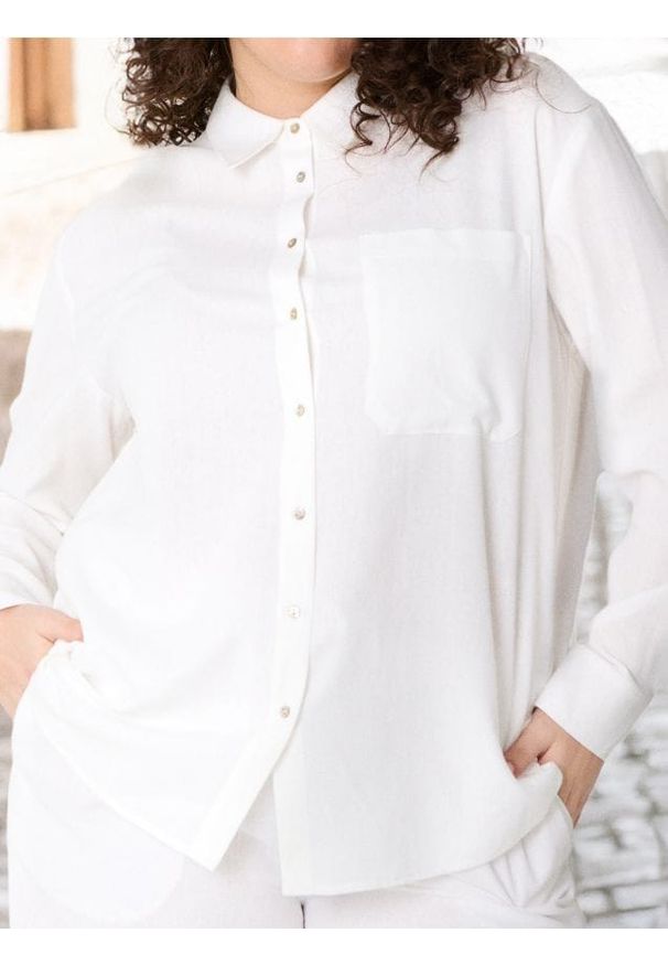 Sinsay - Koszula z domieszką lnu PLUS SIZE - kremowy. Kolekcja: plus size. Kolor: kremowy. Materiał: len