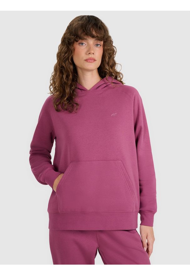 4f - 4F Bluza dresowa regular z kapturem damska - fioletowa XS. Okazja: na co dzień. Typ kołnierza: kaptur. Kolor: fioletowy. Materiał: dresówka. Długość rękawa: raglanowy rękaw. Styl: casual, klasyczny