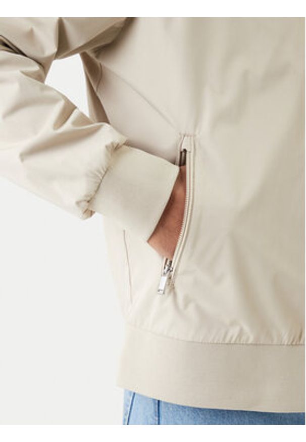 Calvin Klein Kurtka bomber LV040FM512 Beżowy Regular Fit. Kolor: beżowy. Materiał: syntetyk