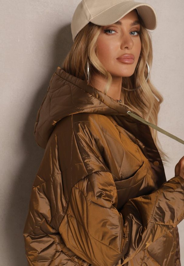 Renee - Brązowa Kurtka Dianoreia. Kolekcja: plus size. Kolor: brązowy. Materiał: materiał. Wzór: aplikacja