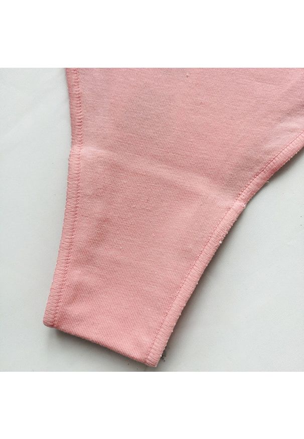 Intica - Stringi damskie w kształcie litery V do dopasowanych ubrań Dagnija. Kolor: beżowy. Materiał: materiał