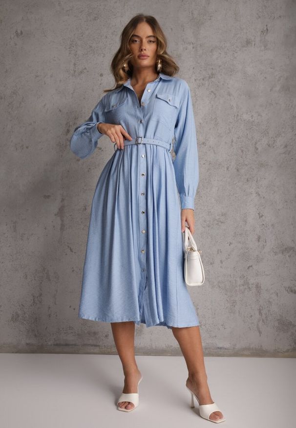 Renee - Niebieska Sukienka Rozkloszowana z Wiskozy o Koszulowym Kroju z Paskiem Anteis. Kolor: niebieski. Materiał: wiskoza. Wzór: aplikacja. Typ sukienki: koszulowe. Styl: elegancki