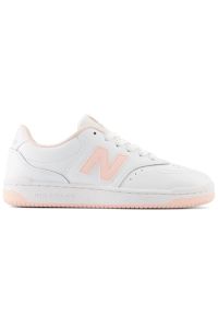 Buty New Balance W BBW80WPK białe. Okazja: na co dzień. Kolor: biały. Materiał: skóra, syntetyk, guma, materiał. Szerokość cholewki: normalna. Sport: turystyka piesza, koszykówka