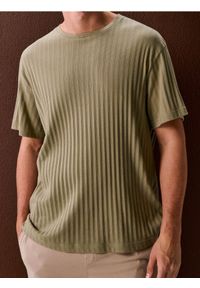 Sinsay - Bawełniana koszulka z prążkowanej dzianiny - zielony. Kolor: zielony. Materiał: prążkowany, dzianina, bawełna #1