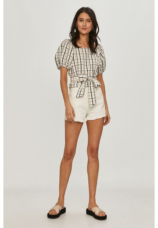 Wrangler - Szorty jeansowe. Okazja: na co dzień. Stan: podwyższony. Kolor: biały. Materiał: jeans. Wzór: gładki. Styl: casual