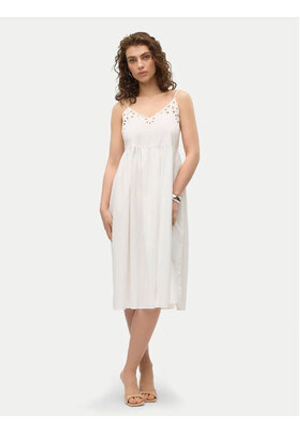 Vero Moda Sukienka letnia Vera 10326447 Biały Regular Fit. Kolor: biały. Materiał: bawełna. Sezon: lato
