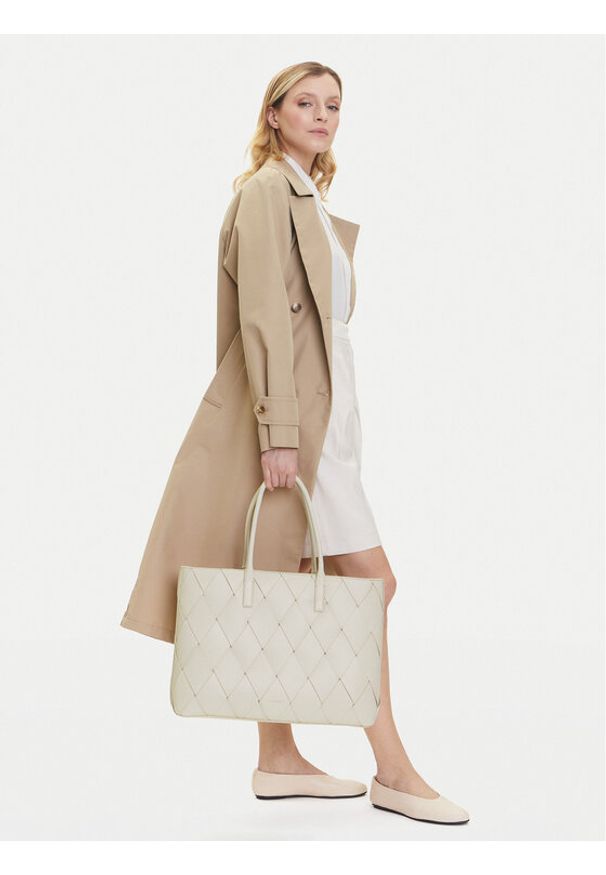 Calvin Klein Torebka Ck Woven Medium Shopper K60K612994 Biały. Kolor: biały. Materiał: skórzane