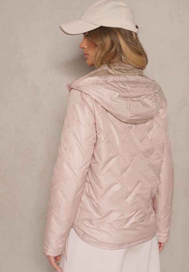 Renee - Beżowa Kurtka z Pikowanymi Przeszyciami i Kapturem Ściągana po Bokach Nusillian. Okazja: na co dzień. Kolor: beżowy. Materiał: jeans. Styl: elegancki, klasyczny, casual
