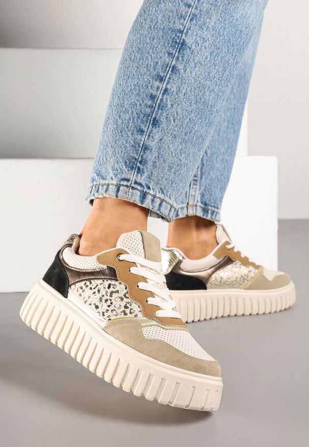Born2be - Beżowe Sneakersy na Tłoczonej Podeszwie ze Zdobieniami w Panterkę Gerraza. Okazja: na co dzień. Zapięcie: sznurówki. Kolor: beżowy. Materiał: jeans. Wzór: aplikacja, motyw zwierzęcy