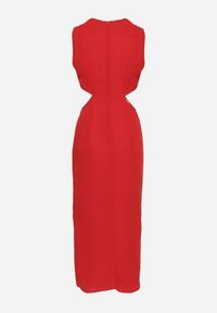 Born2be - Czerwona Sukienka Rozkloszowana z Wycięciami w Talii z Metaliczną Ozdobą Galetia. Kolor: czerwony. Wzór: aplikacja. Styl: klasyczny, elegancki #2