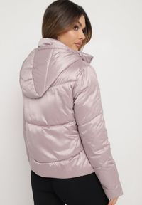 Born2be - Różowa Pikowana Kurtka z Kapturem i Ściągaczem w Talii Atirim. Typ kołnierza: kaptur. Kolor: różowy. Styl: elegancki #3