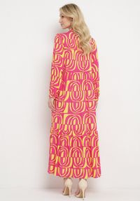 Born2be - Różowo-Żółta Sukienka Długa Rozkloszowana w Geometryczny Print o Koszulowym Kroju Verdana. Kolor: różowy. Materiał: tkanina. Wzór: geometria, nadruk. Sezon: lato. Typ sukienki: koszulowe. Styl: klasyczny. Długość: maxi #2