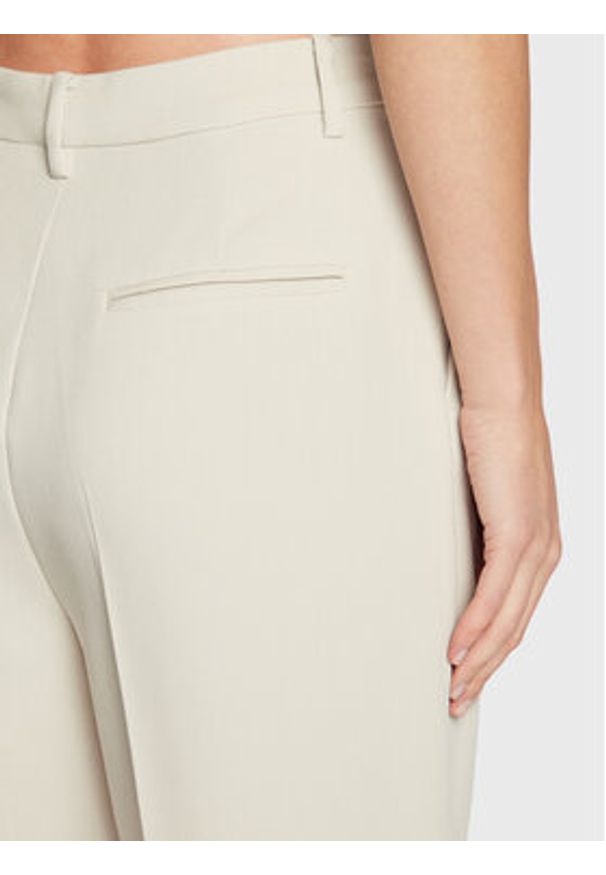 Bruuns Bazaar Spodnie materiałowe Cindysus Dagny BBW2393 Écru Loose Fit. Materiał: wiskoza, syntetyk