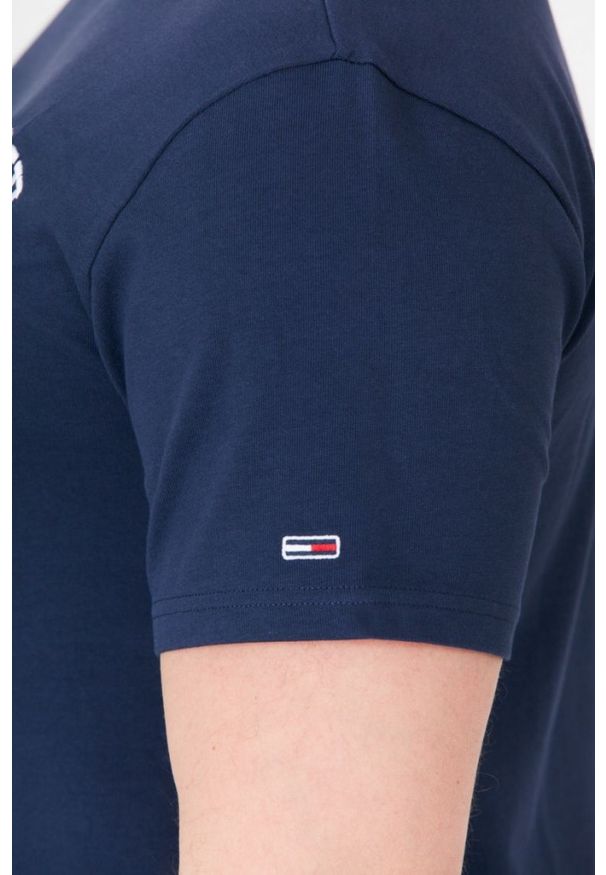 Tommy Jeans - TOMMY JEANS Granatowy t-shirt męski z wyszywanym logo. Kolor: niebieski