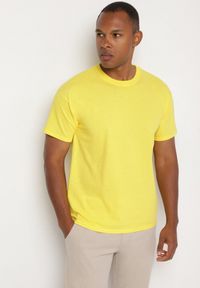 Born2be - Żółta Bawełniana Koszulka T-shirt w Stylu Basic Malorisa. Okazja: na co dzień. Kolor: żółty. Materiał: bawełna. Styl: klasyczny, casual, elegancki #3