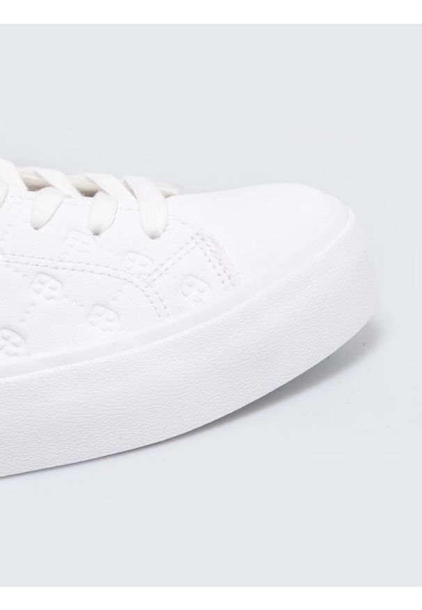 Big-Star - Sneakersy damskie z monogramem białe RR274334 101. Okazja: na co dzień. Kolor: biały. Materiał: materiał