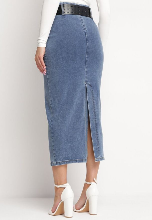 Born2be - Niebieska Midi Spódnica Ołówkowa Jeansowa z Bawełny z Ażurowym Paskiem Verailla. Kolor: niebieski. Materiał: bawełna, jeans. Wzór: ażurowy. Styl: elegancki