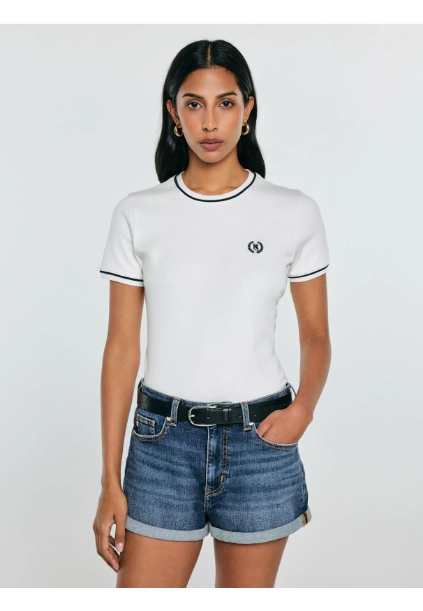 Big-Star - Koszulka damska z kontrastowym wykoŅczeniem biała Lemoure 102. Kolor: kremowy. Materiał: dzianina. Wzór: haft